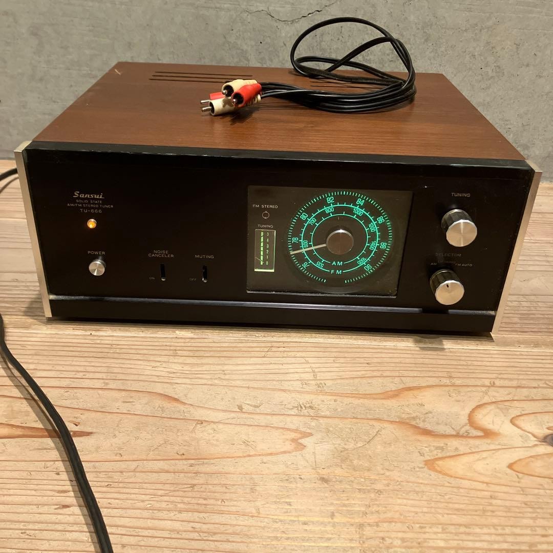 Sansui TU-666 FM/AM Vintage Stereo Tuner Analog Audio Components Power On Japan