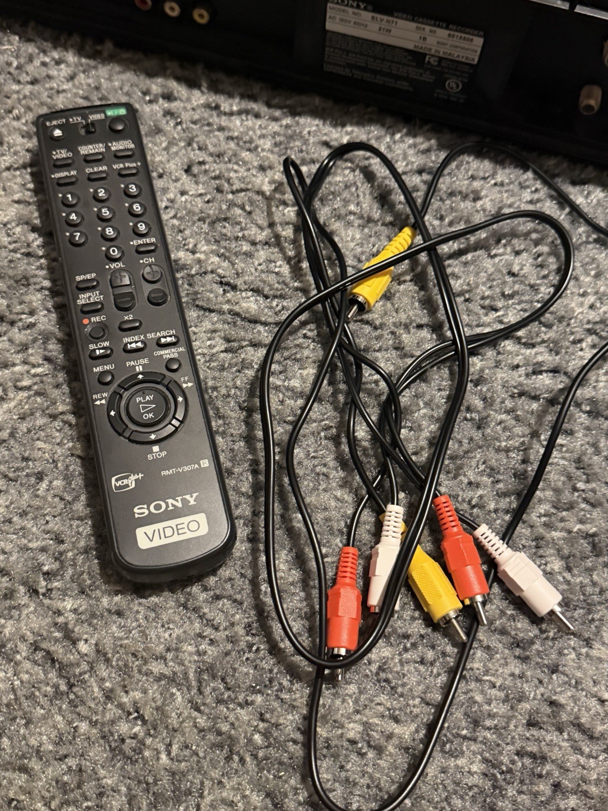 Sony SLV-N71 VCR 4-head Hi-Fi Stereo VHS Video Cassette Recorder (VCR) Remote-Av