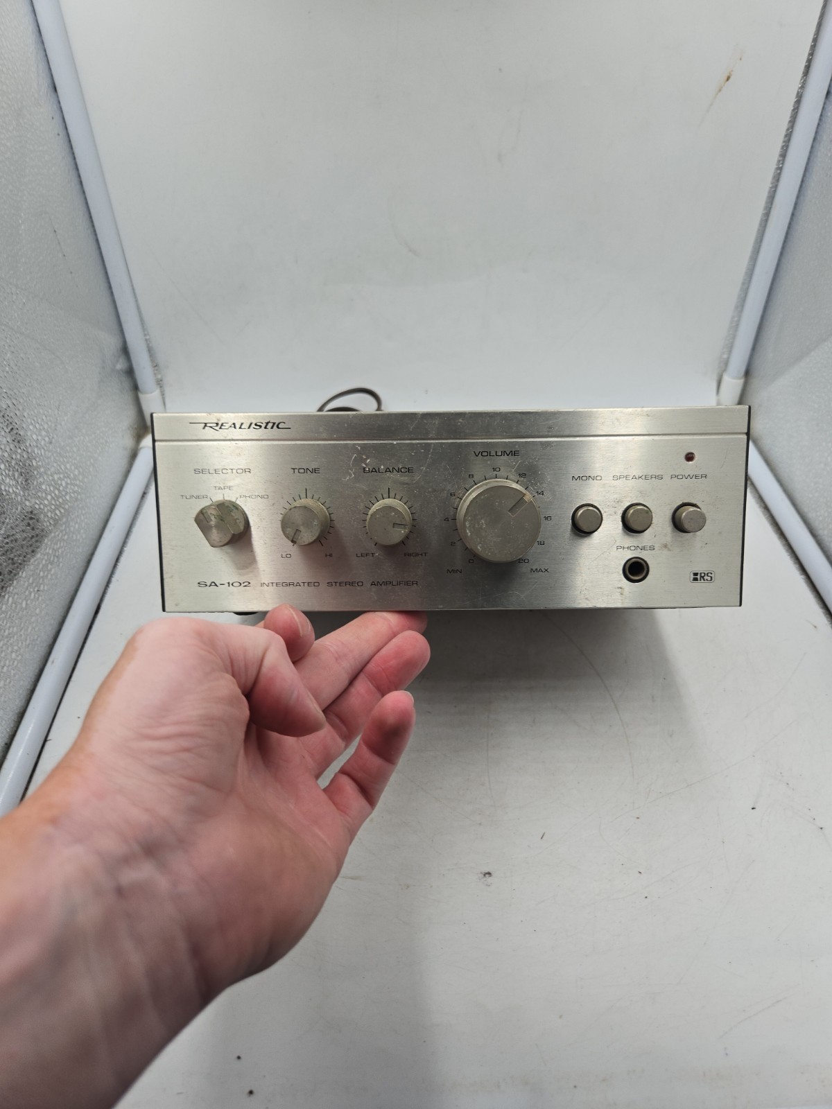 Vintage Realistic SA-102 Integrated Stereo Amplifier Amp Powers On