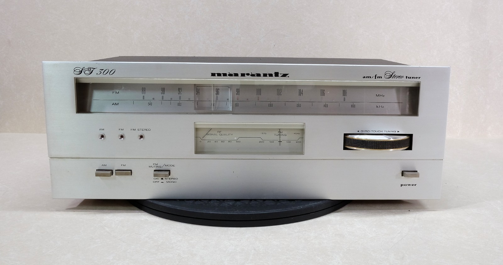 Marantz ST-300 Vintage AM/FM Stereo Tuner Gyro Touch Tested Working Japan