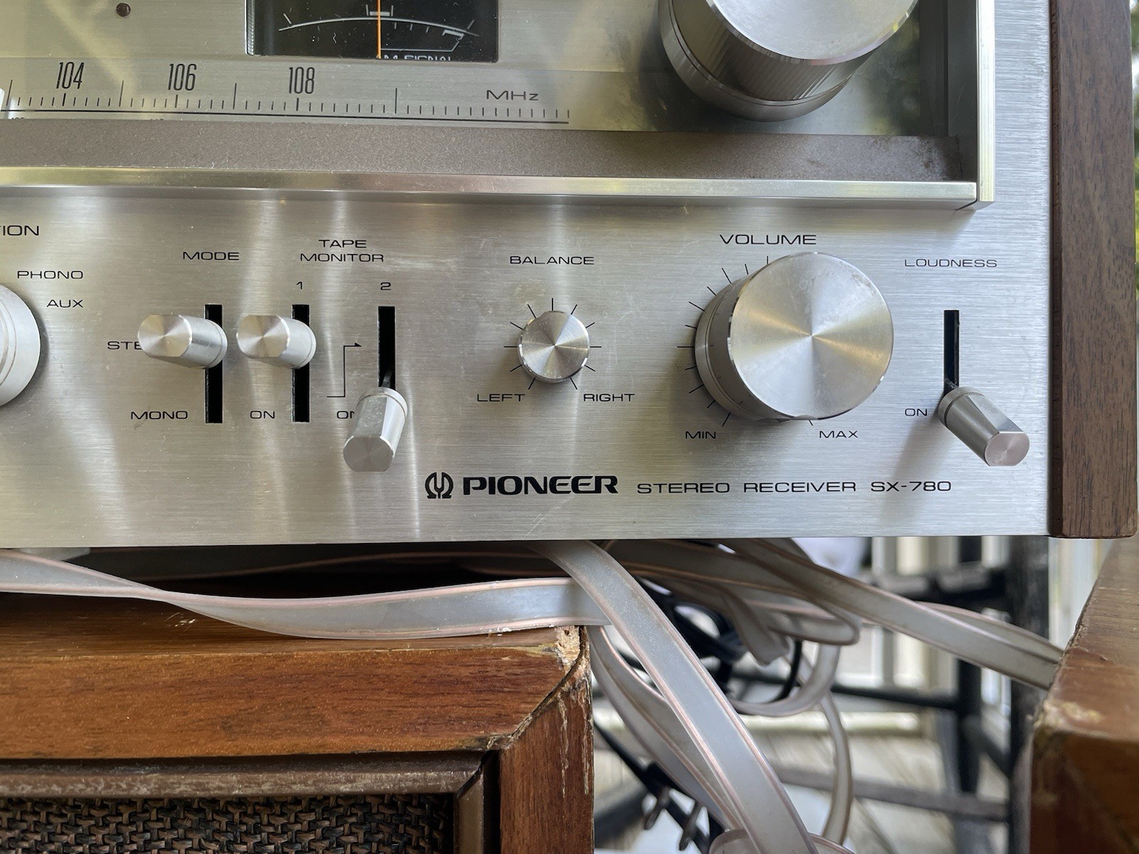 Pioneer Stereo Receiver AM/FM Tuner Analog Controls Classic Design