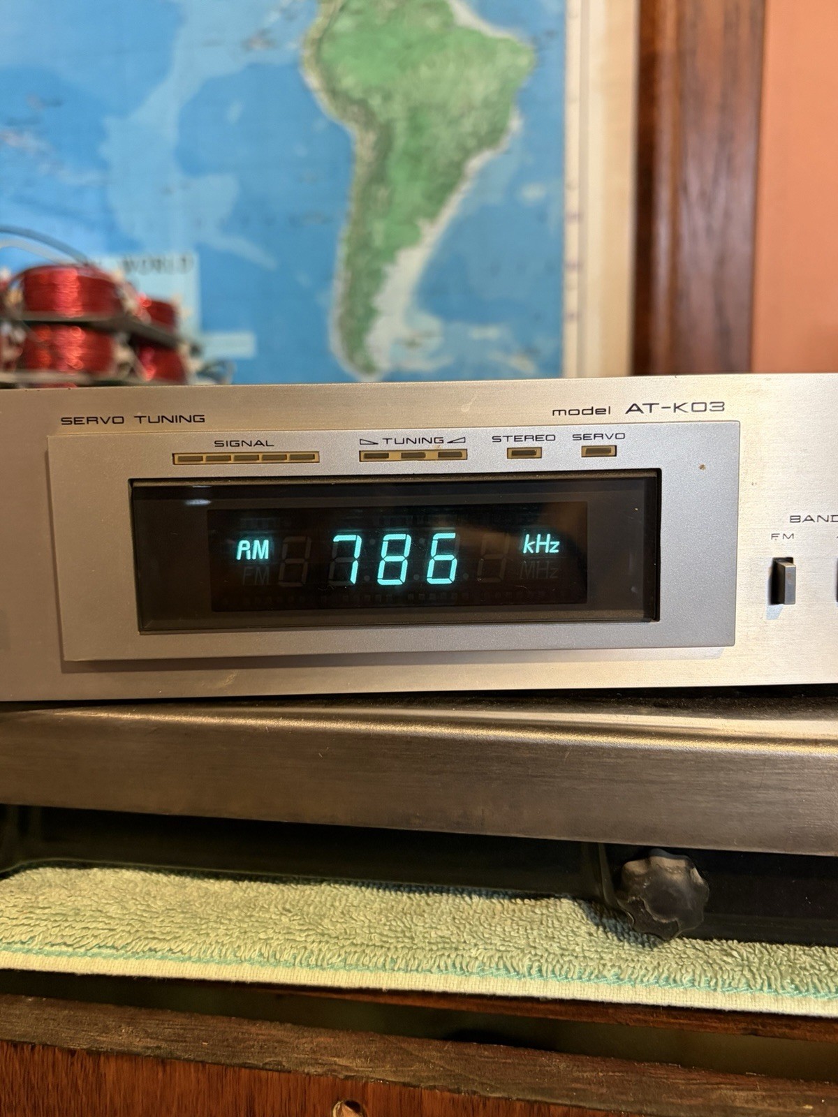 Vintage Akai FM AM Stereo Tuner AT-KO3 Analog Digital Solid State