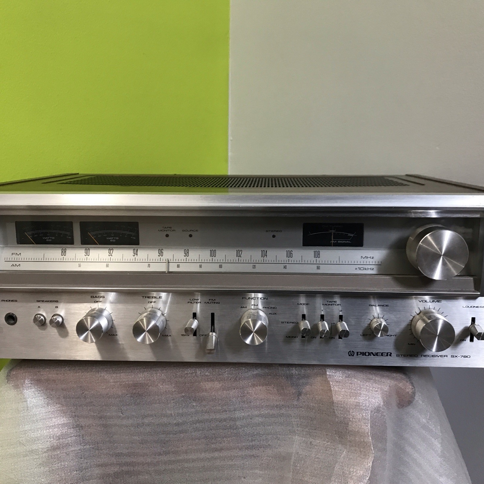 Vintage Pioneer SX-780 AM/FM Hi-Fi Stereo Receiver Vtg Turns On – See Photos