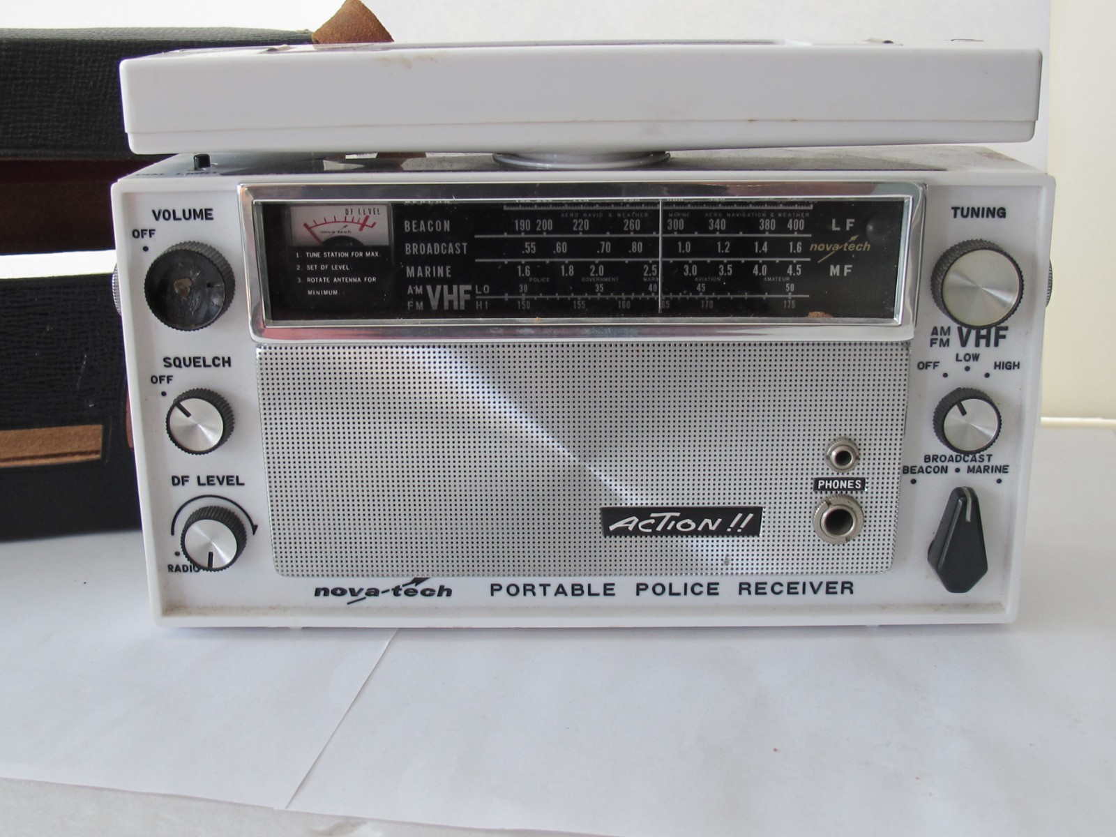 Vtg NOVA TECH Action!! PORTABLE Police RADIO Receiver W ANTENNA CASE Untested