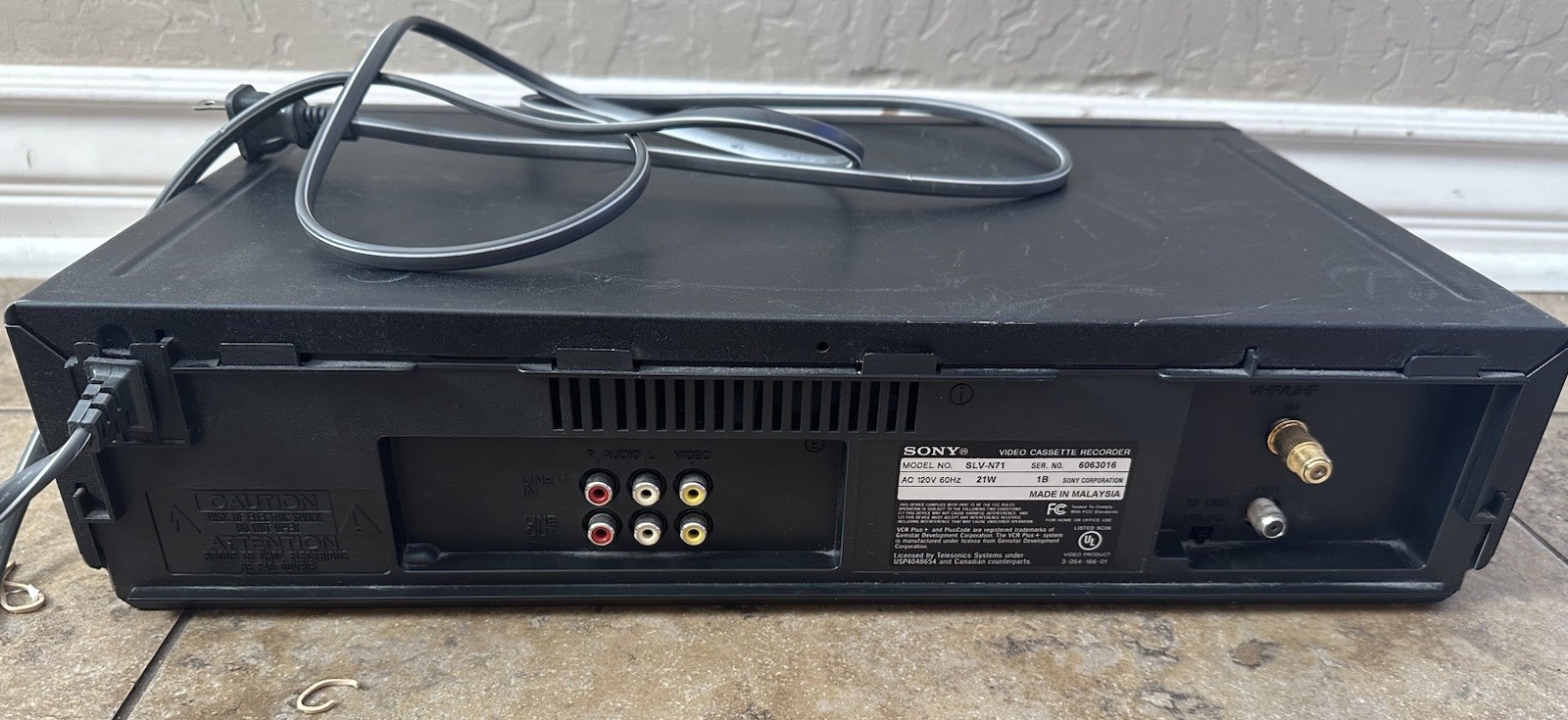 Sony SLV-N71 VCR 4 Head Hi-Fi Stereo VCR/VHS Player Recorder No Remote