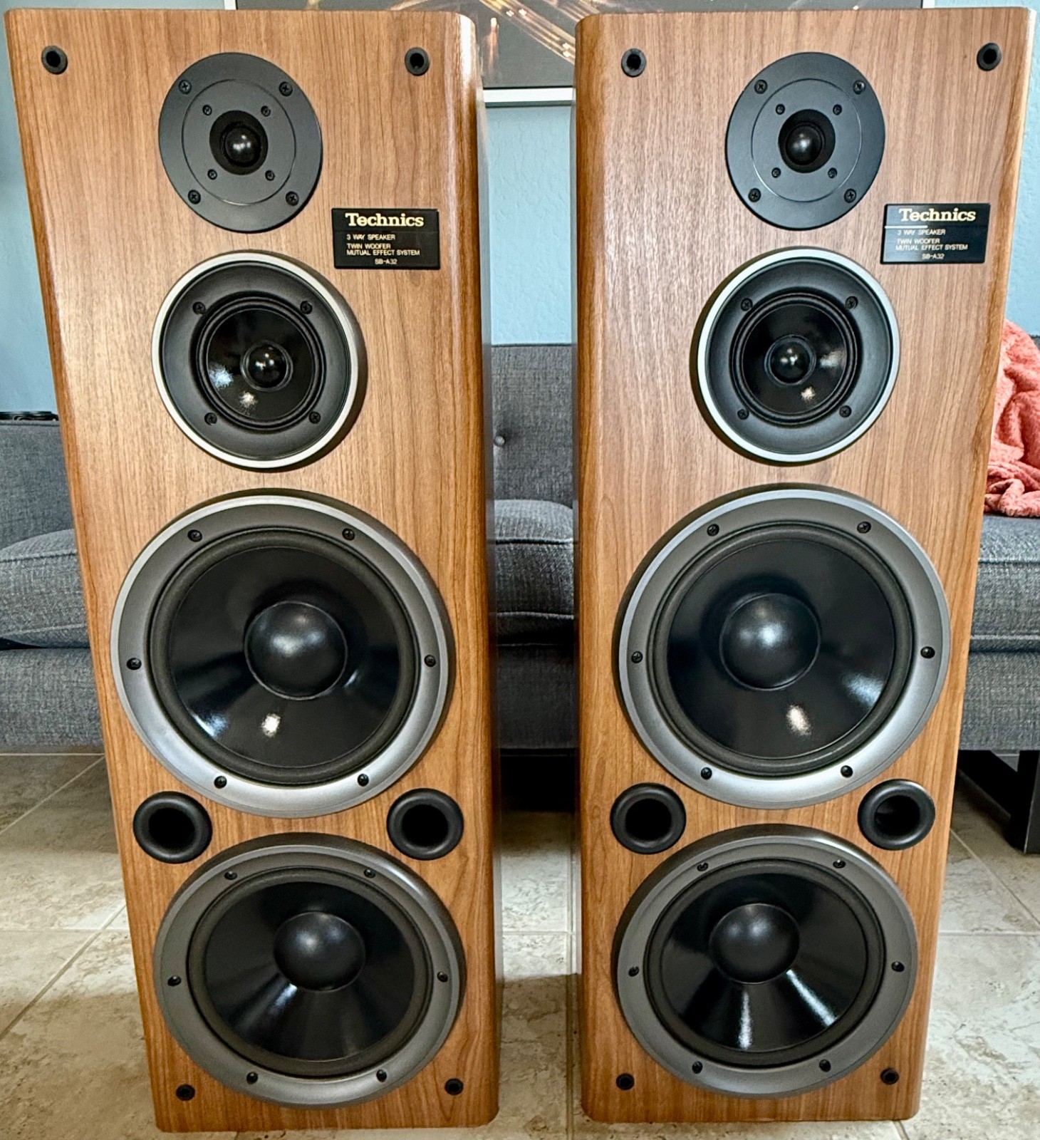 Technics SB-A32 3 Way Floor Speakers 260 Watt 8 Ohm Twin Woofer System — Vintage