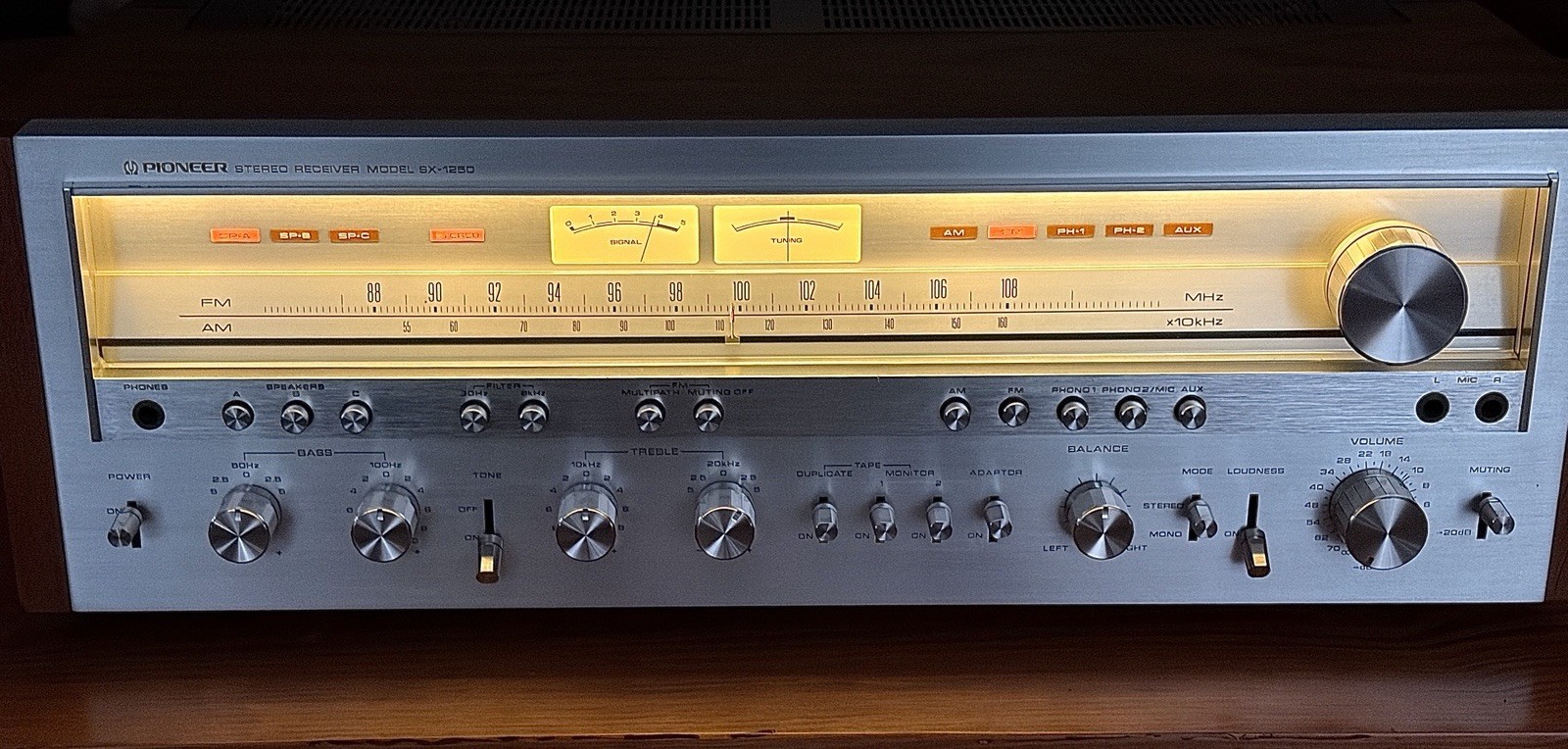 Vtg PIONEER SX-1250 AM/FM Stereo Receiver 160 Watts Recapped Upgraded Near MINT!
