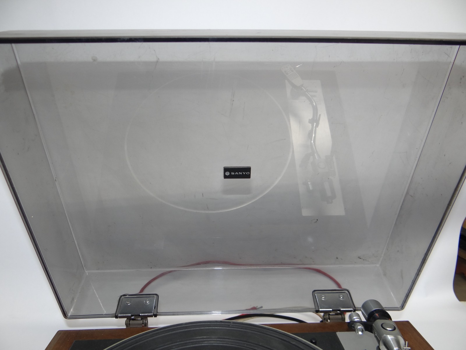 VINTAGE MADE IN JAPAN BELT DRIVE SANYO TURNTABLE TP 600SA With Wood Plinth