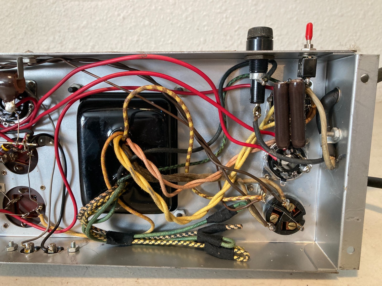 Vintage Hammond Tube Amplifier Chassis Project – Transformers, Sockets
