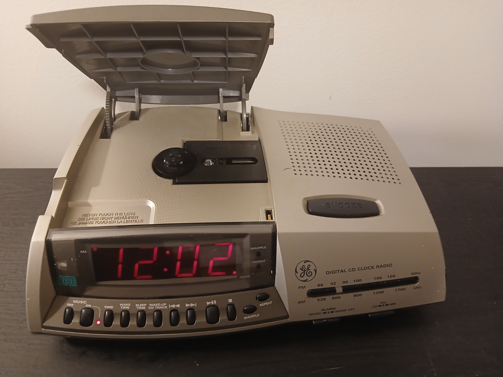 General Electric 7-4895A Rare Vintage Digital CD Player AM/FM Radio Alarm Clock