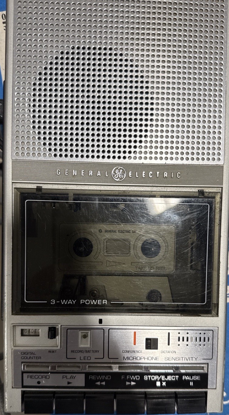 GENERAL ELECTRIC CASSETTE RECORDER MODEL 3-5157 3 WAY POWER – Works Great*