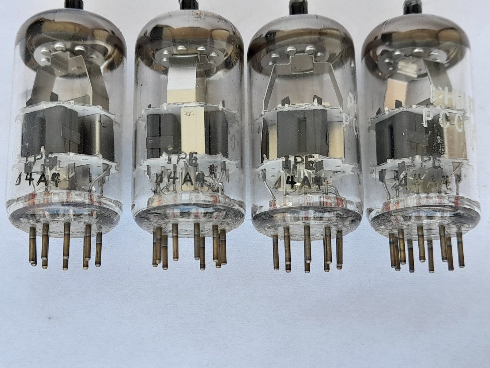 4x PCC189 / 7ES8 ( PCC88 / 7DJ8 ) tubes PHILIPS – DISC getter – PCC 189