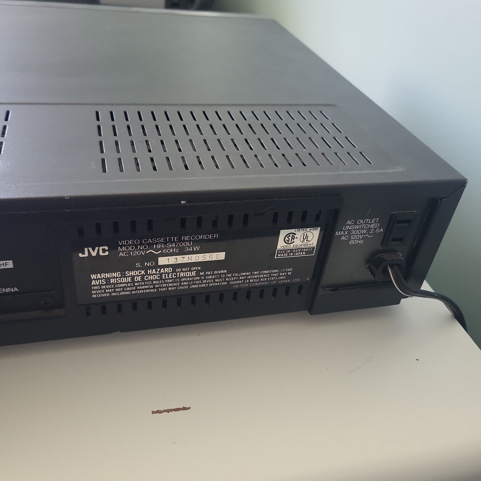 JVC HR S4700U Super VHS S-VHS Hi-Fi Stereo VCR Video Cassette Recorder READ DESC