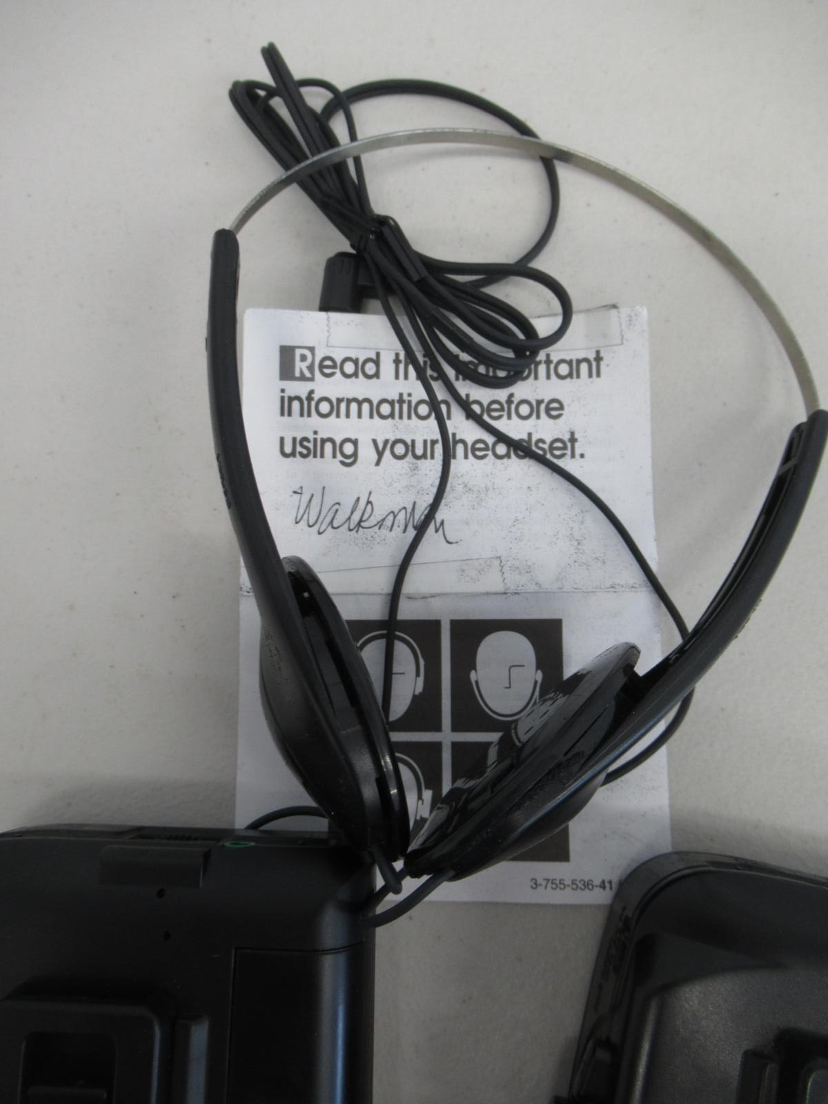 2 Vintage SONY FM/AM WALKMAN Cassette Players – FX301 & FX101 – Both Work rd