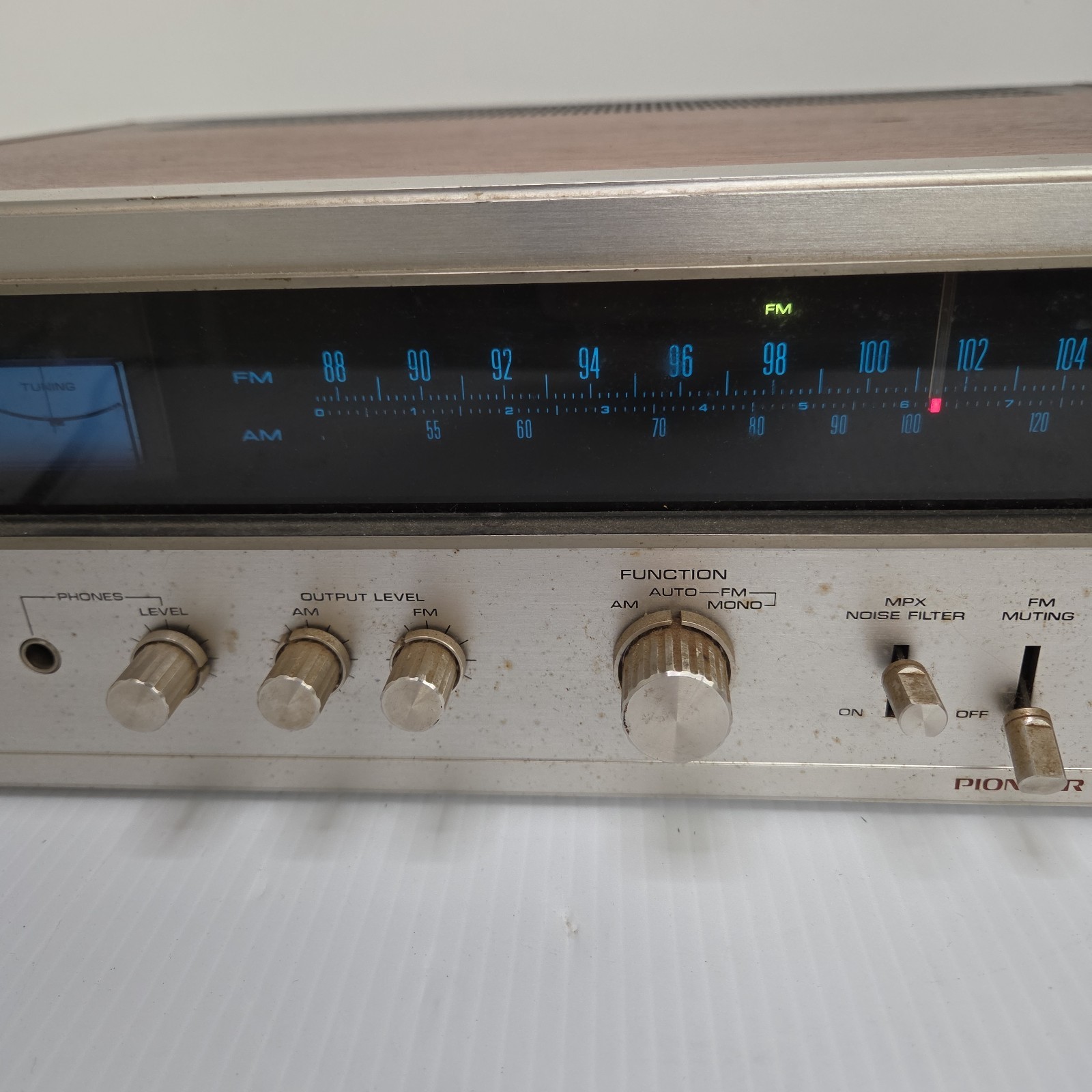 Pioneer TX‑8100– Vintage FM/AM Tuner – Twsted And Working