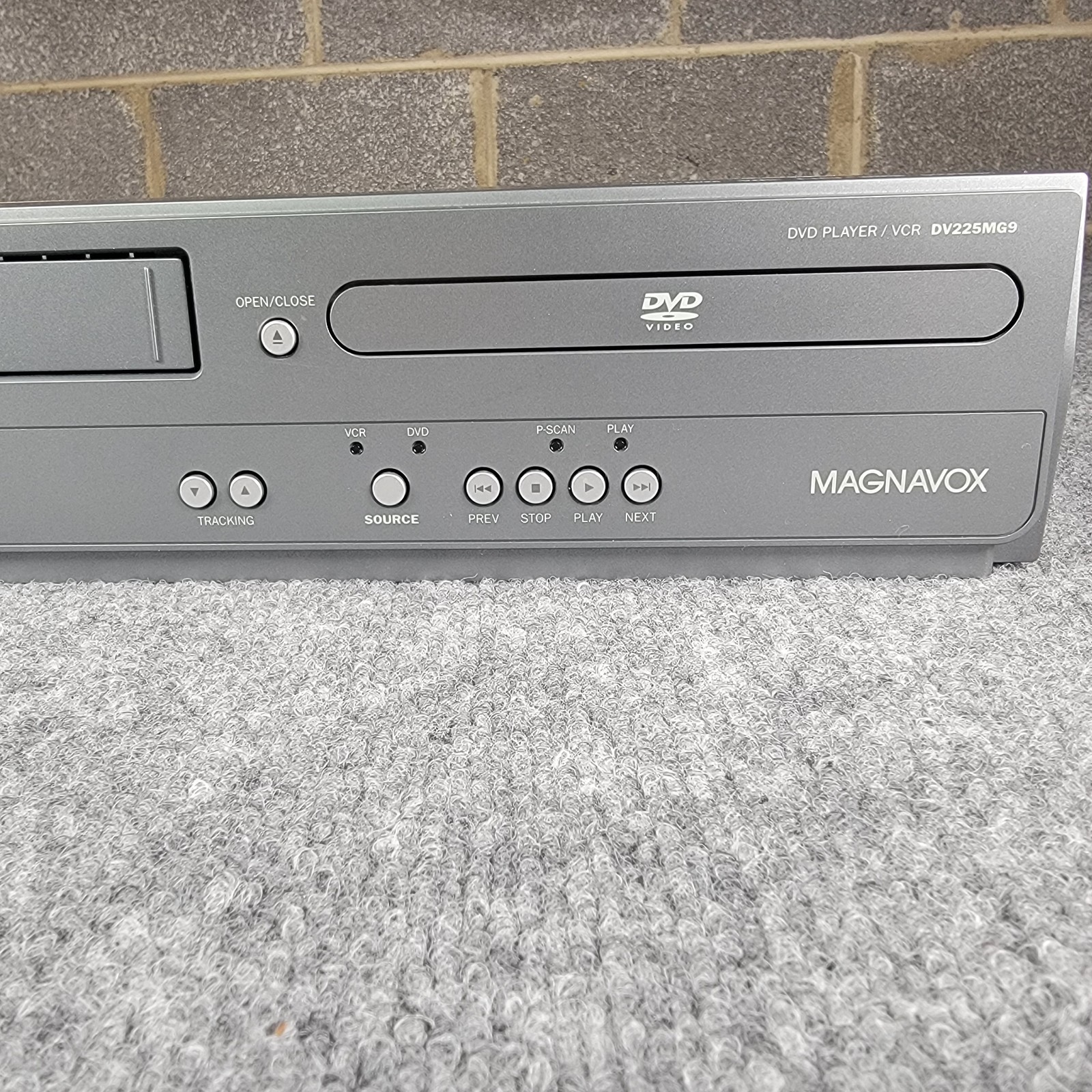 Magnavox DV225MG9 DVD VCR Combo Player Recorder Tested Working No Remote