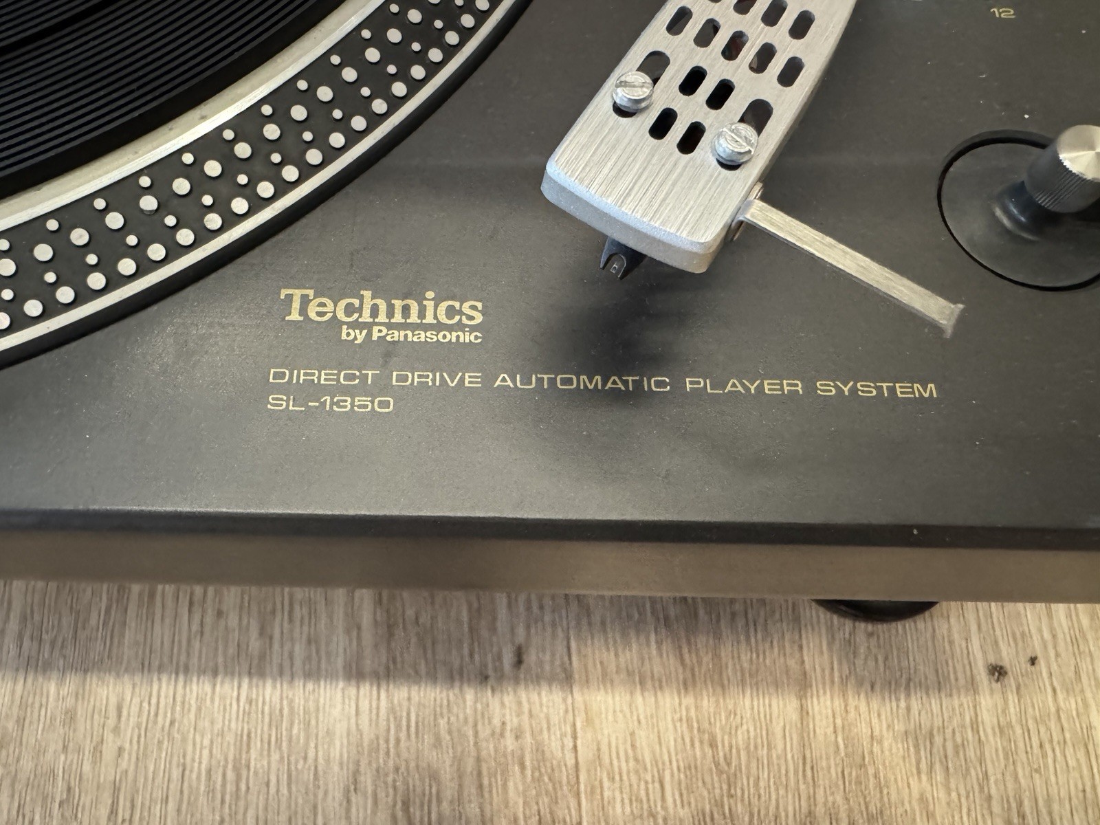 technics SL- 1350 turntable