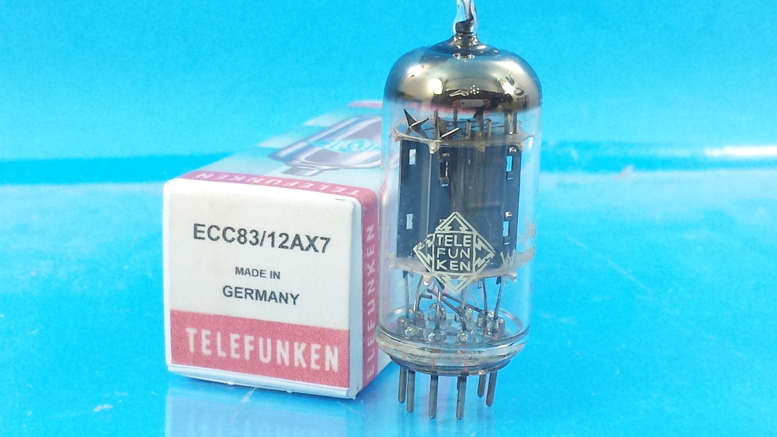 Telefunken ECC83 12AX7 1964 Long Plate Diamond Bottom Tests Strong