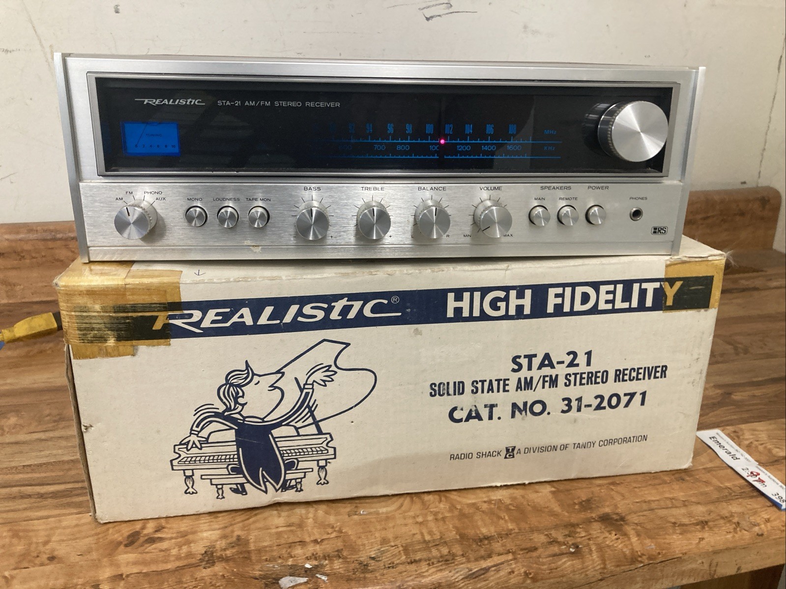 Realistic STA-21 AM/FM Stereo Receiver Walnut Casing. TESTED. WORKS EXCELLENT!
