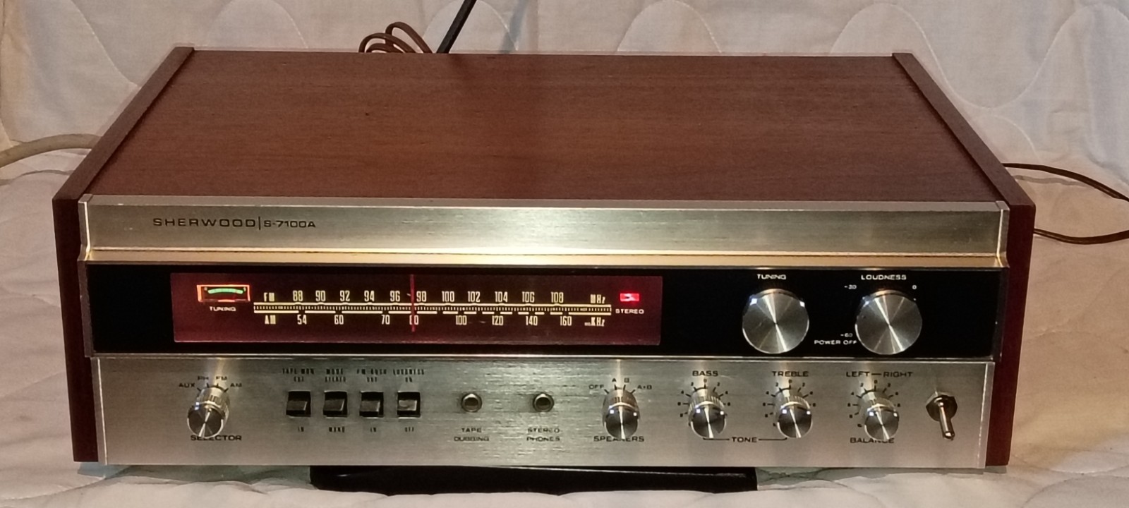 Sherwood VTG 70’s Receiver- S-7100A- Walnut Case – AM/FM- *Exceptional Shape*