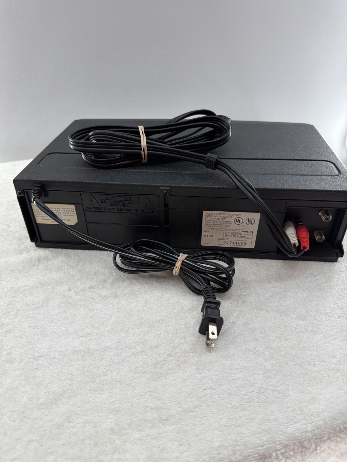 Philips Magnavox VHS Model VRZ220AT21 Tested Includes Av Cables Very Clean