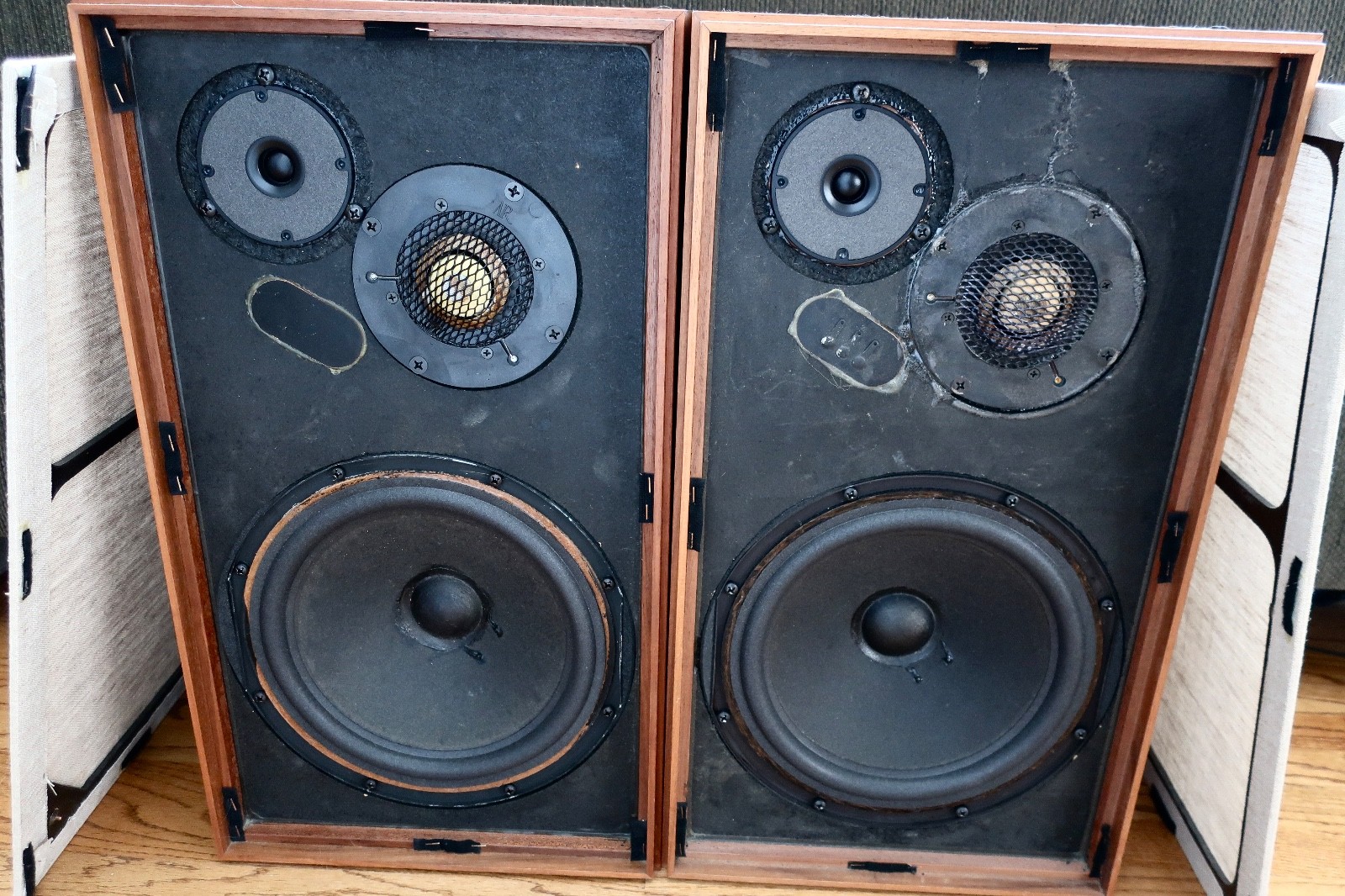 Acoustic Research AR3a Improved European model. Near excellent condition!