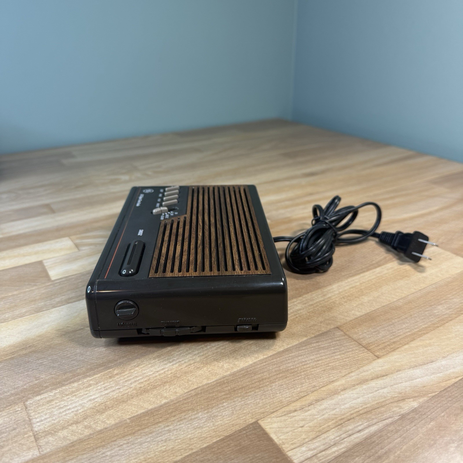 RETRO General Electric GE Alarm Clock AM/FM Radio 7-4612A Wood Grain w/ Manual
