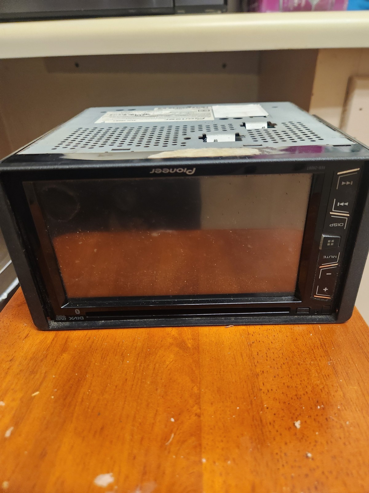 2016 Pioneer AVH-28PBT Touch screen cd car receiver with cable.