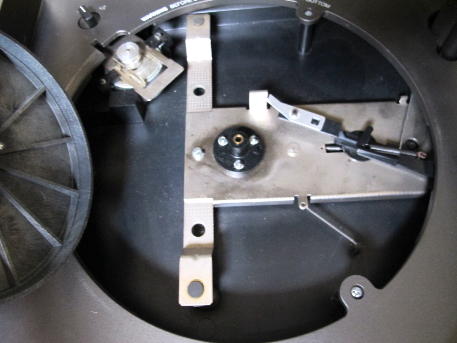 NAD 5120 Vintage Stereo Turntable – Made in England – For parts only