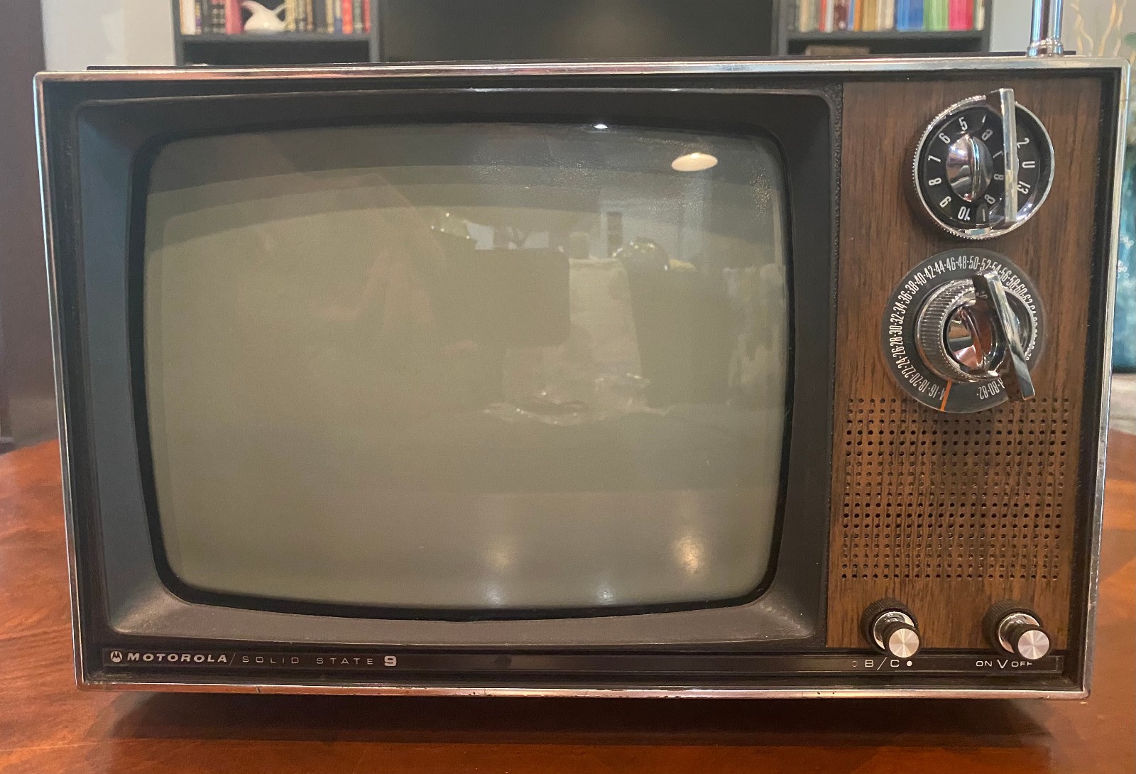Vintage 1970s Motorola Solid State 9 TV (powers on) Retro Portable TV