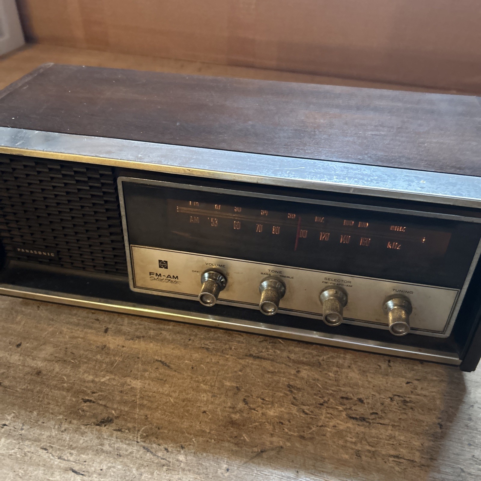 VINTAGE Panasonic RE-7369 Table Top Solid State AM/FM Radio Mid Century Works