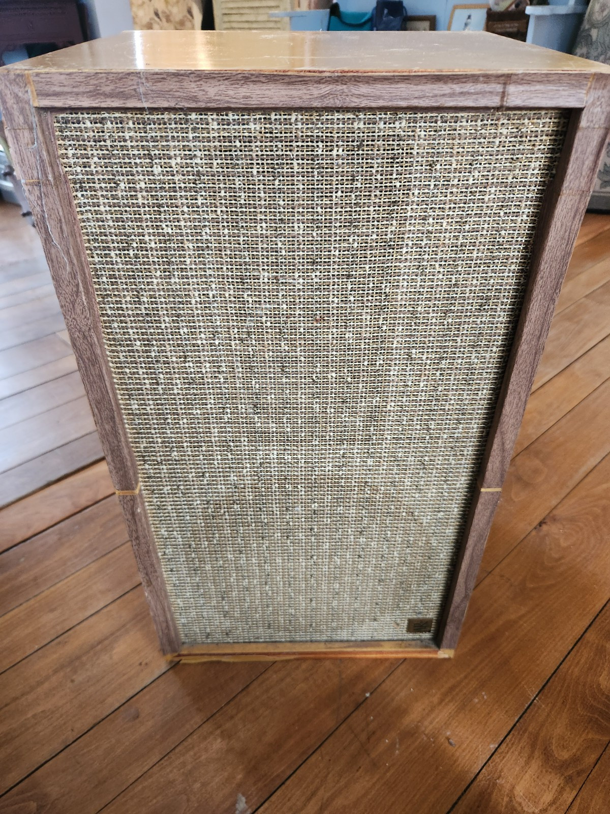 One AR Acoustic Research AR-2 Speaker Read!