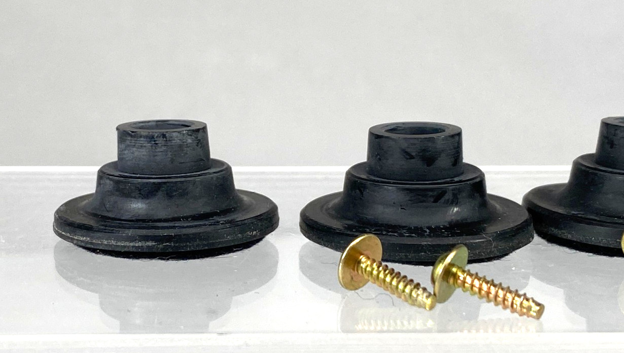 Technics SL-1300 / SL-1500MK2 Insulator Feet – Set of 4 -OEM parts