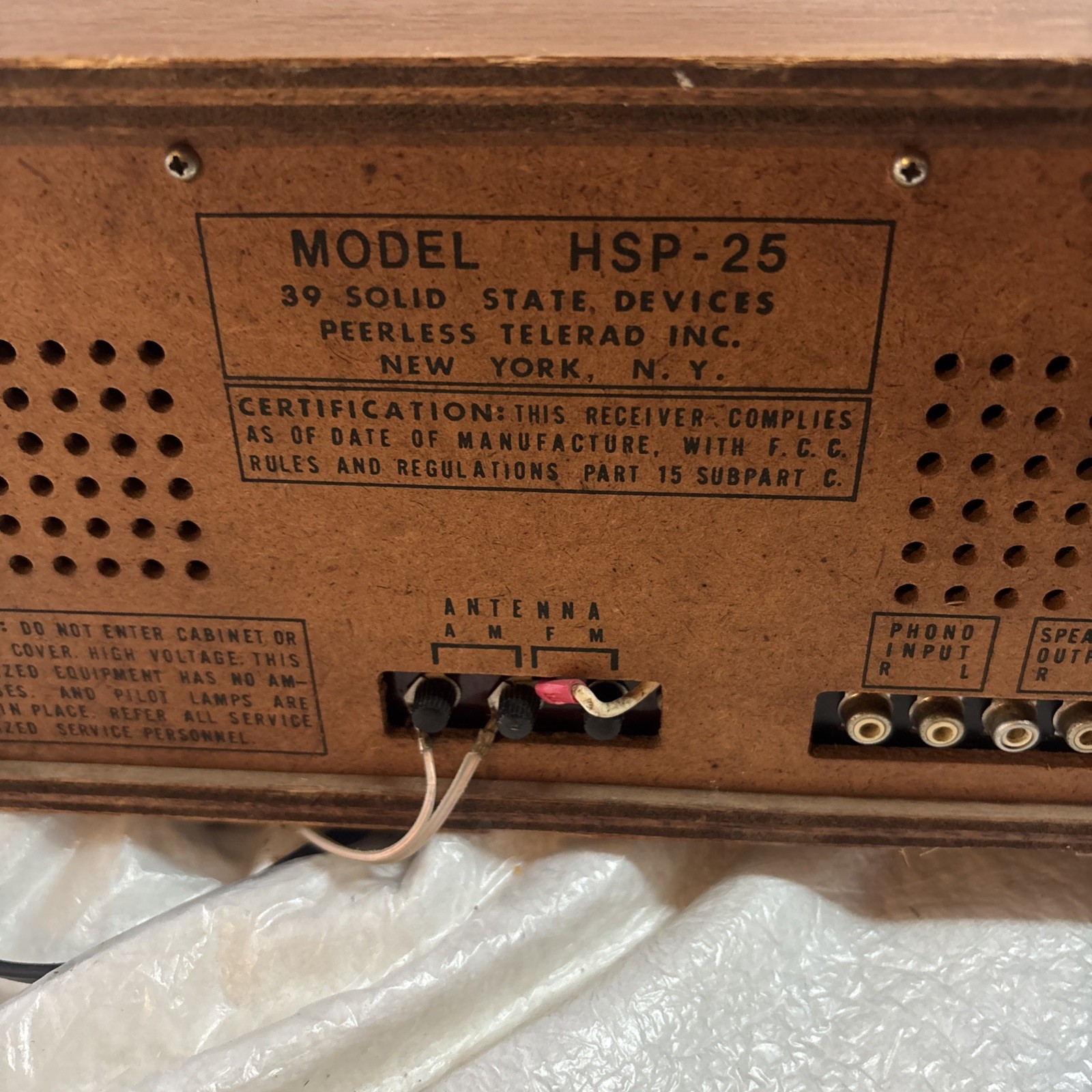 Vintage Peerless Solid State Stereo 8 track Model HSP-25 Am/Fm (Powers On)
