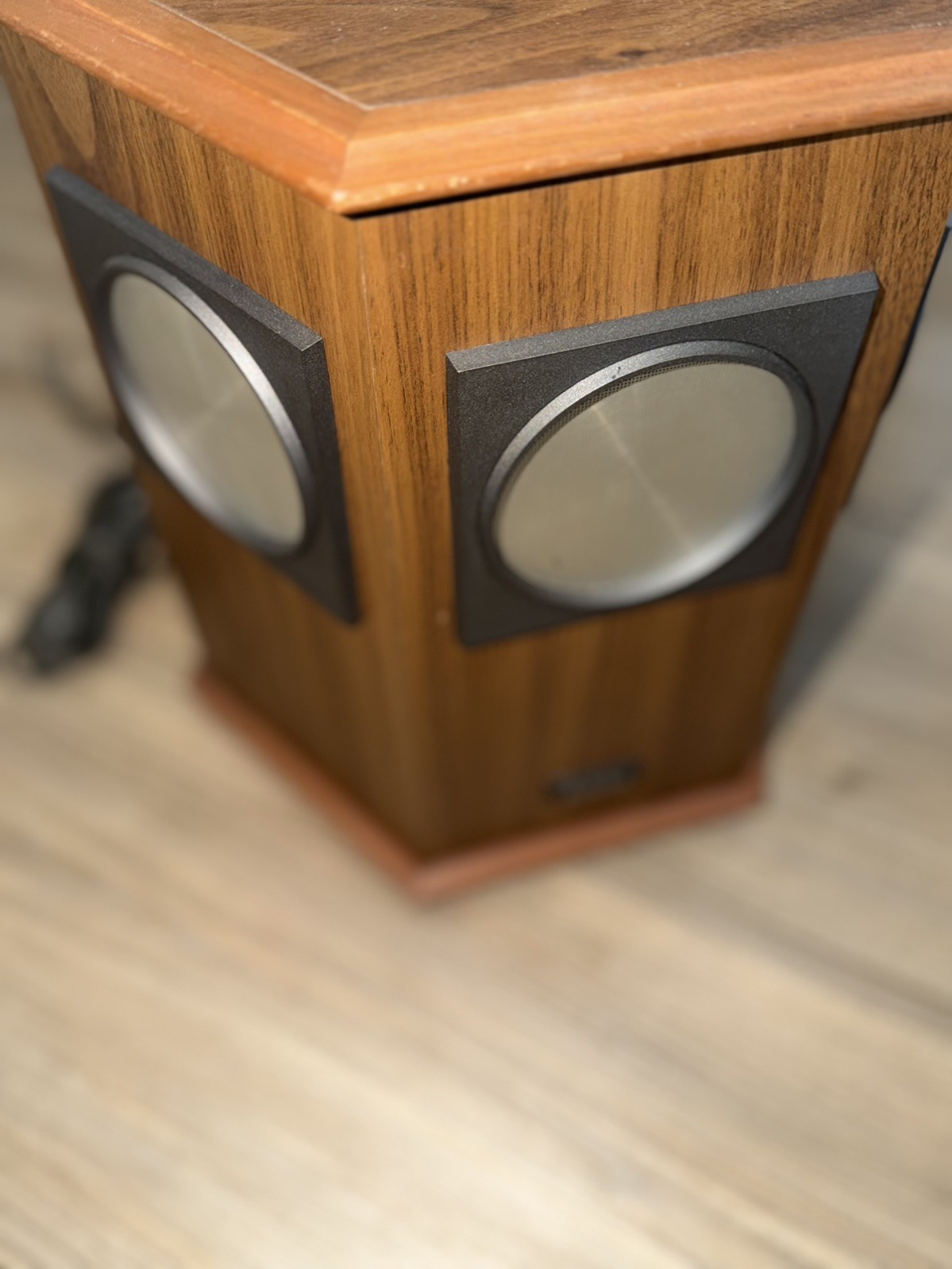Akai Omnidirectional 6 Speaker System