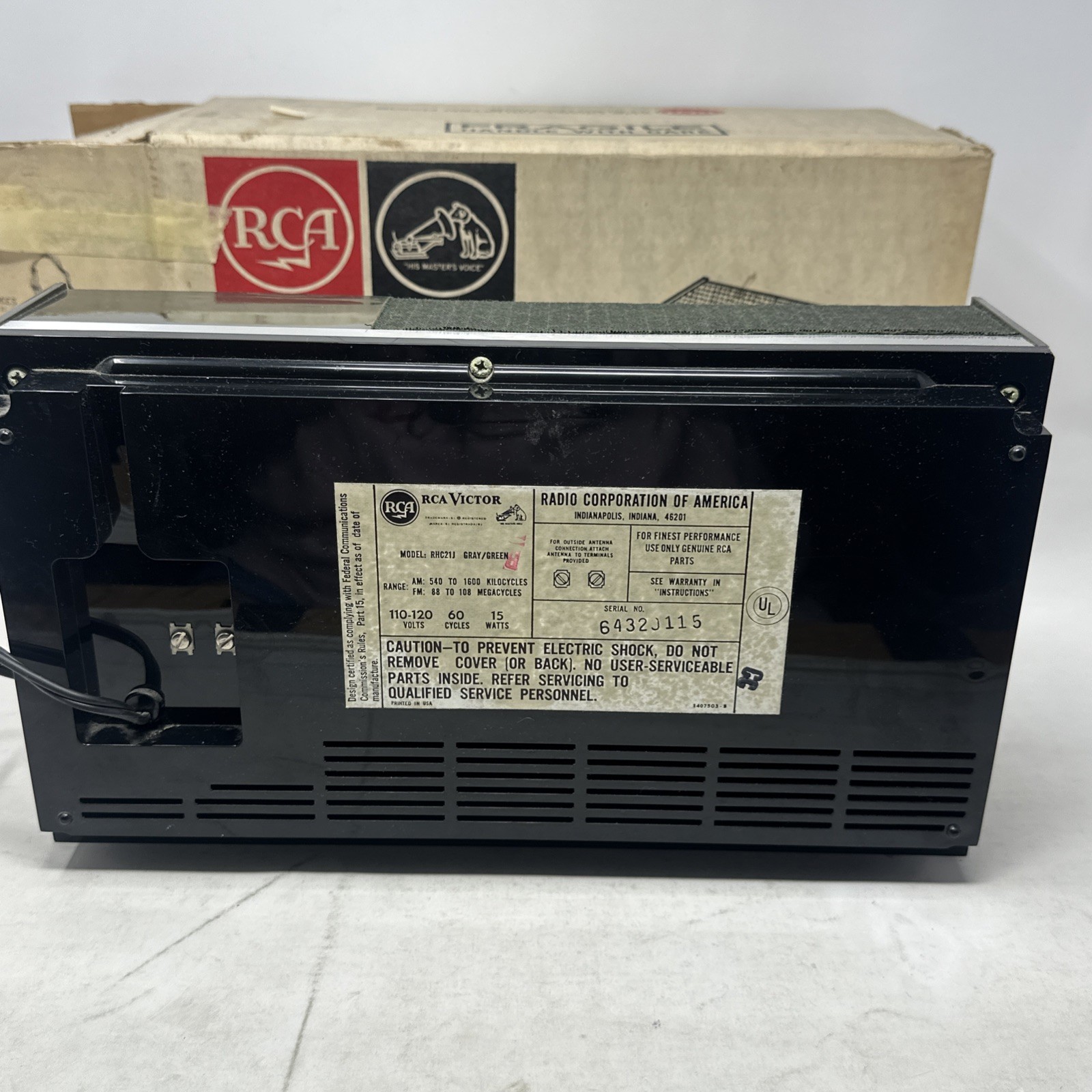 Vtg 1960s RCA Victor Solid State AM FM Tabletop Radio RHC21J NIB