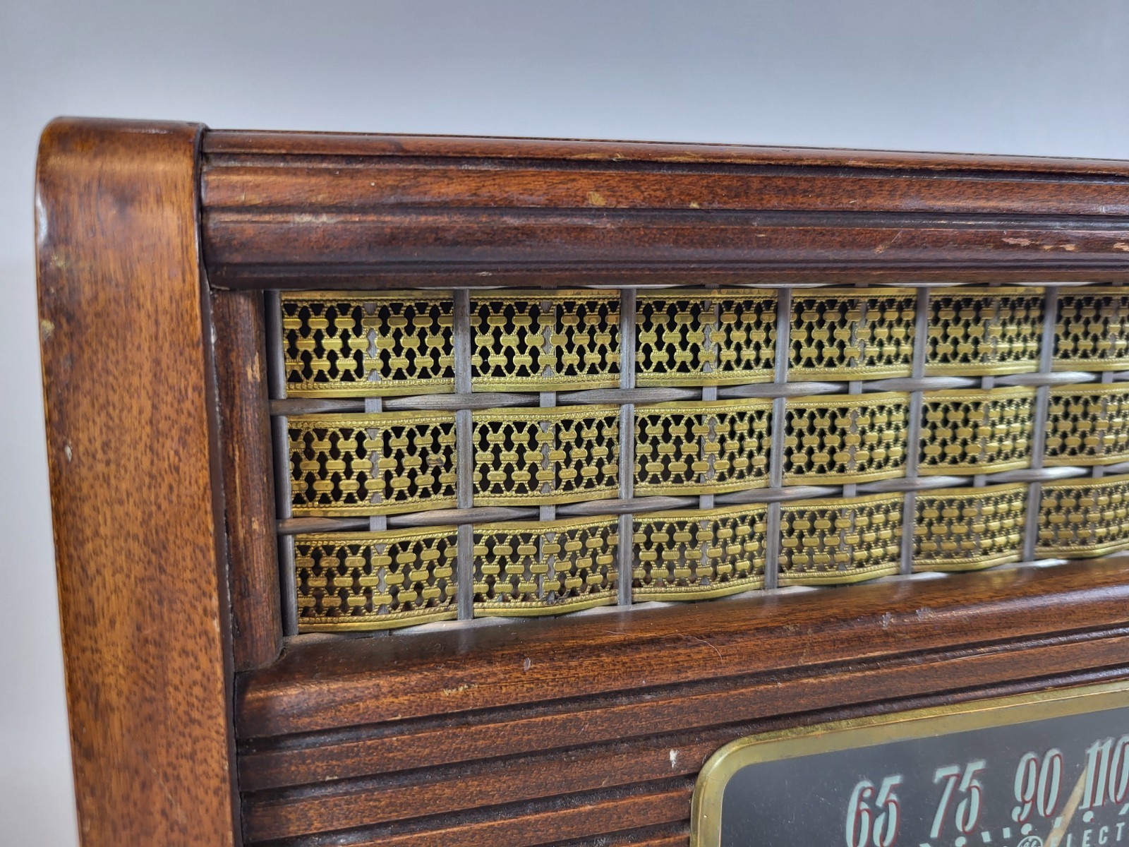 RARE Vintage General Electric C-103 Tube Radio 1950s – Mahogany Case
