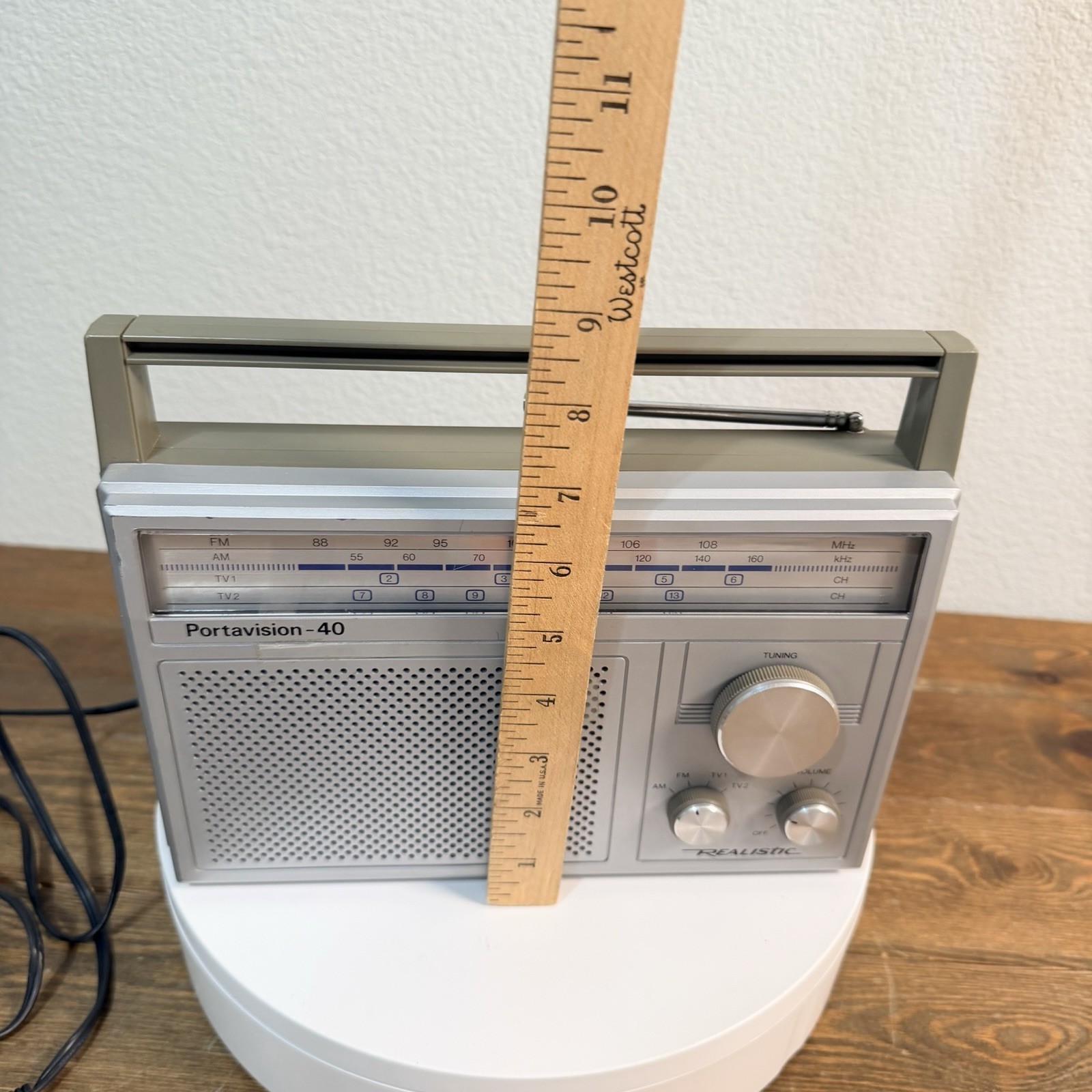 Vintage Realistic Portavision 40 Radio 12 648 AM FM TV 4 Band TESTED