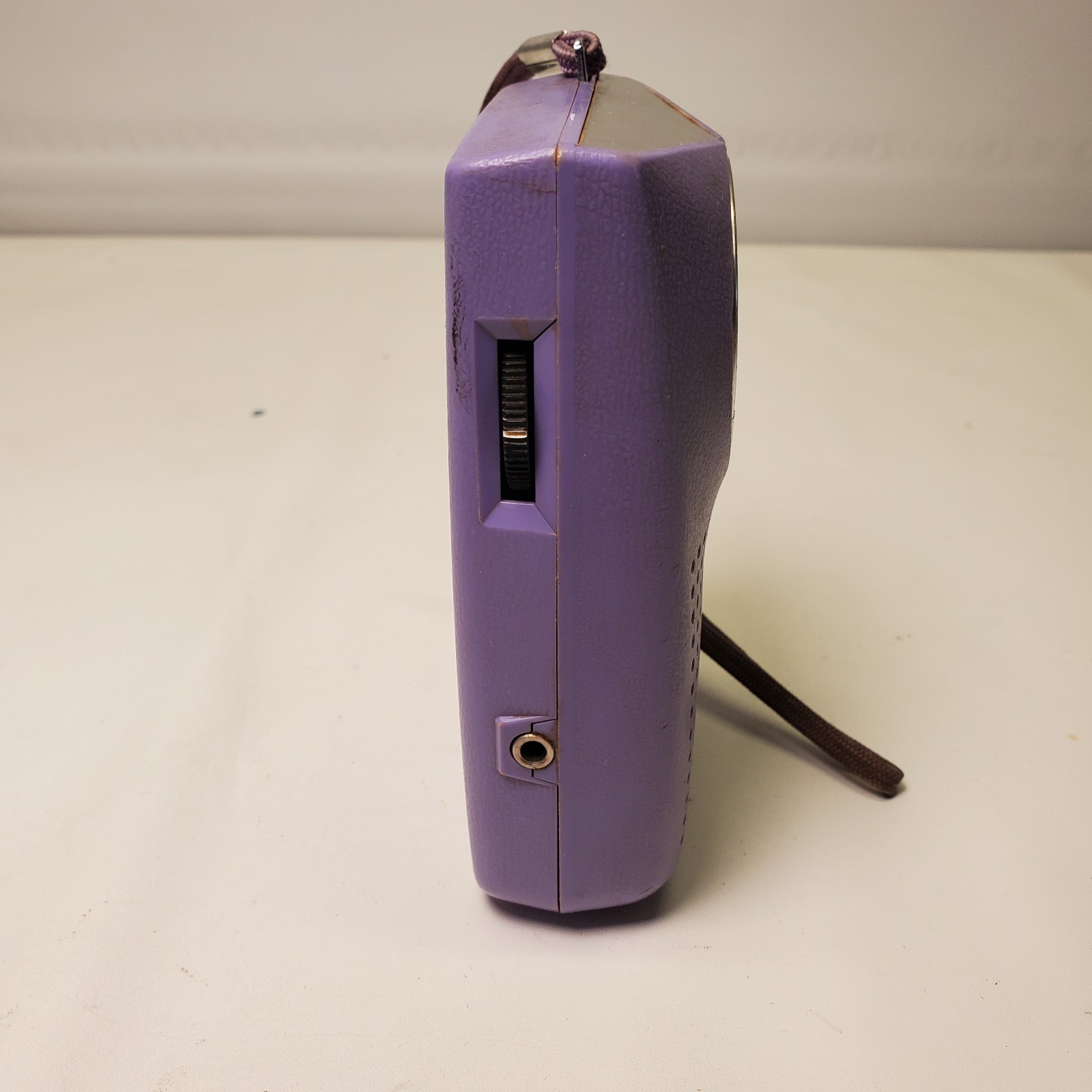 VINTAGE PANASONIC MATSUSHITA TRANSISTOR RADIO MODEL R-1052~WORKING~Purple-AM~9