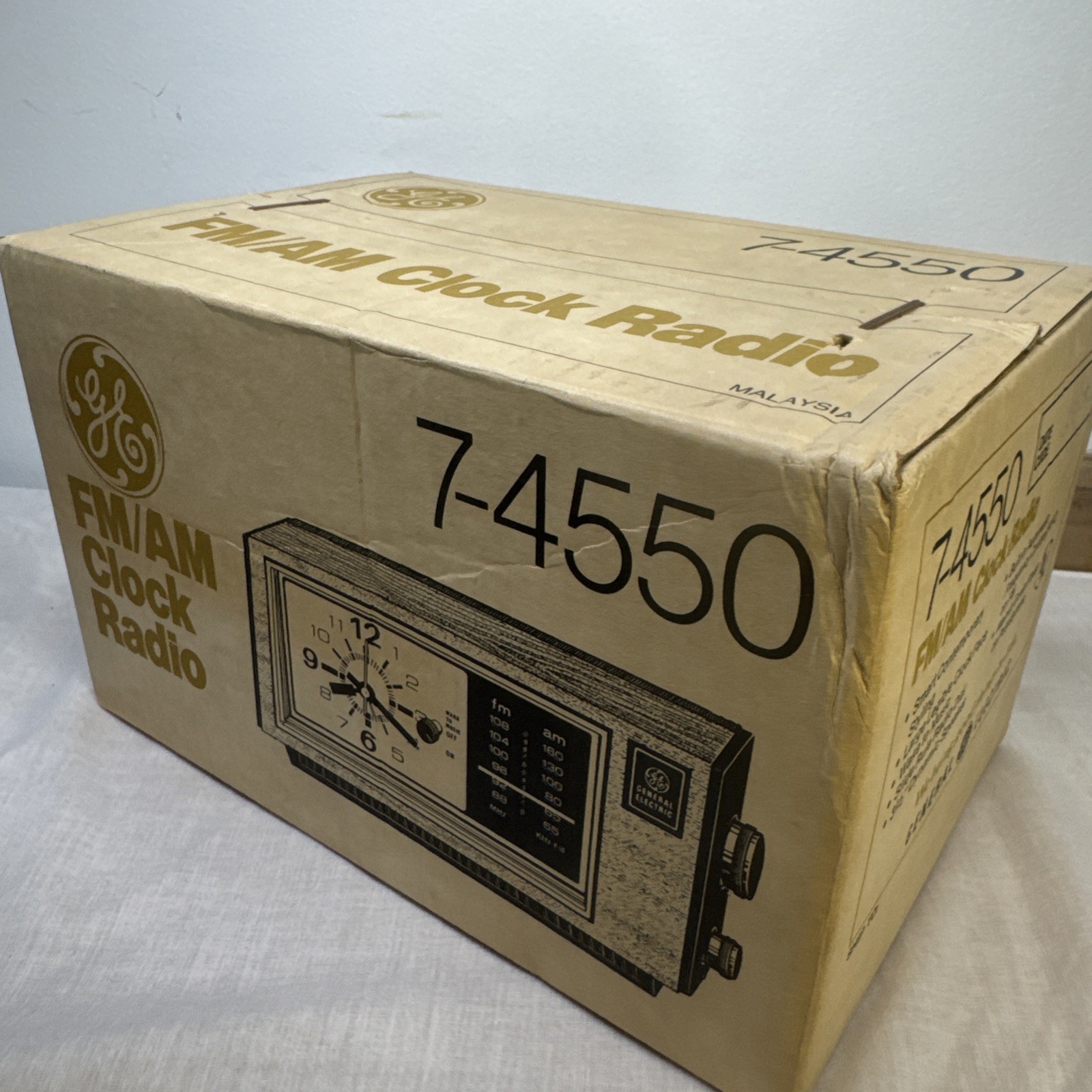VTG GE GENERAL ELECTRIC AM/FM CLOCK RADIO MODEL 7-4550 NEW IN BOX RARE