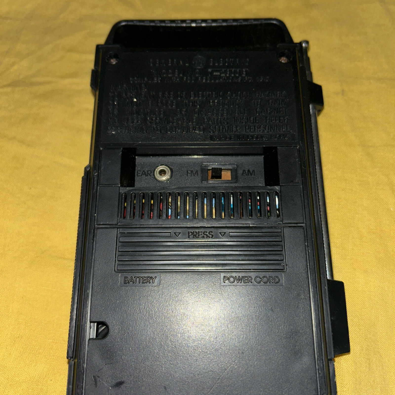 Vintage General Electric Two-Way-Power AM/FM Radio 7-2800 B Battery Operated