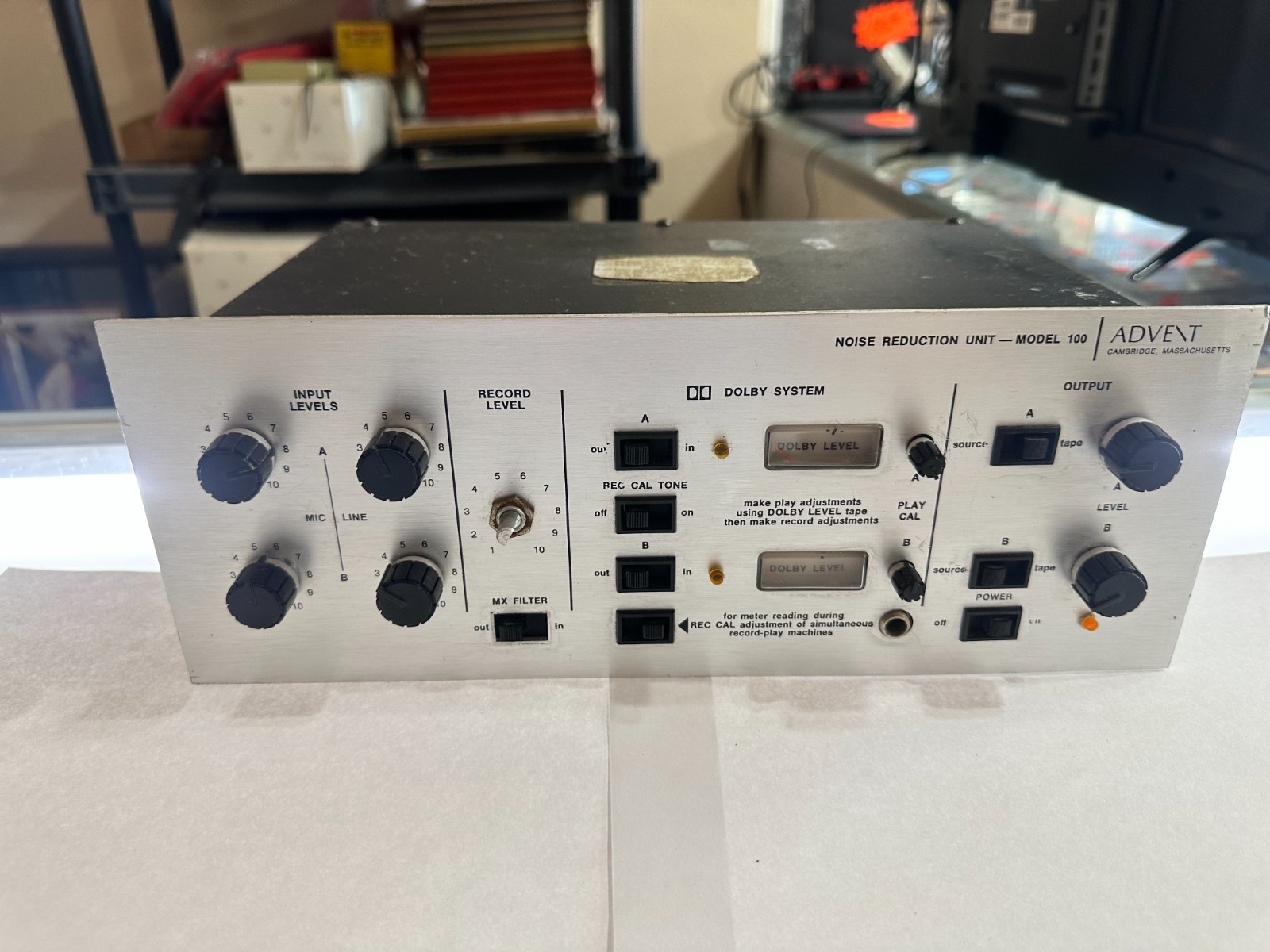 Vintage Advent model 100 Noise Reduction Unit for Tape Recordings, Powers On