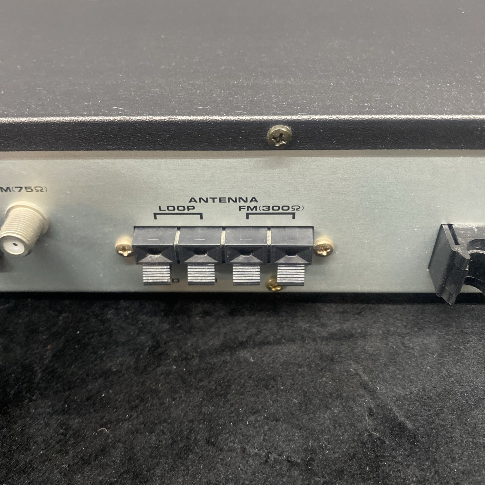 Realistic TM-1000 All Quartz Digital Synthesizer FM/AM Tuner Fully Tested Works
