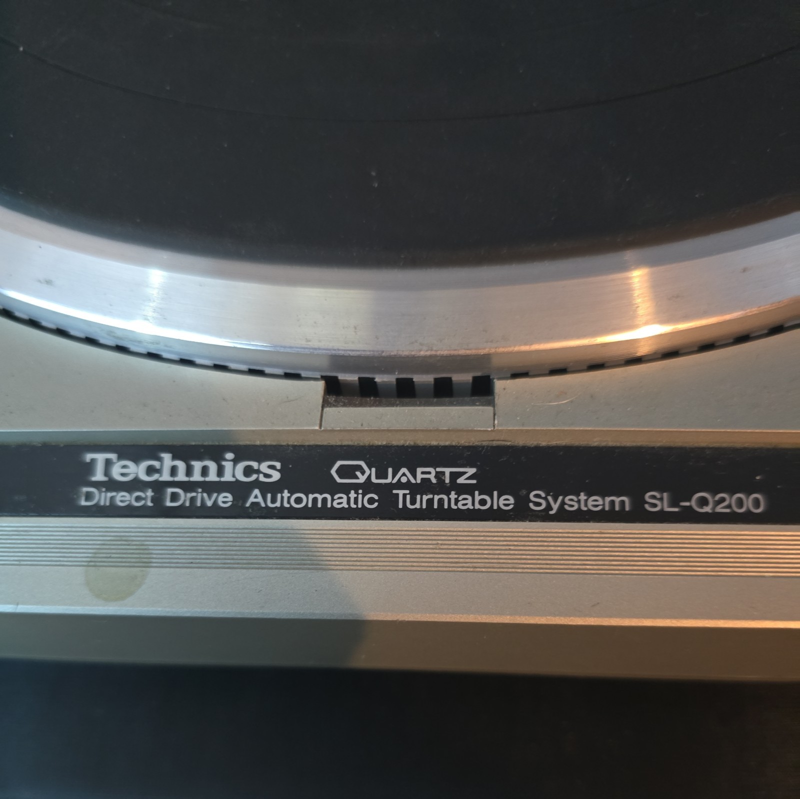 Technics Quartz SL-Q200 Direct Drive Automatic Turntable System Powers On Spins