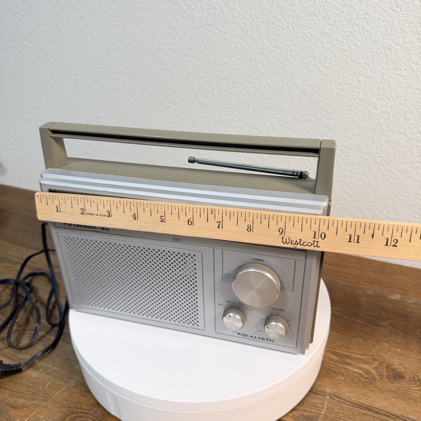 Vintage Realistic Portavision 40 Radio 12 648 AM FM TV 4 Band TESTED