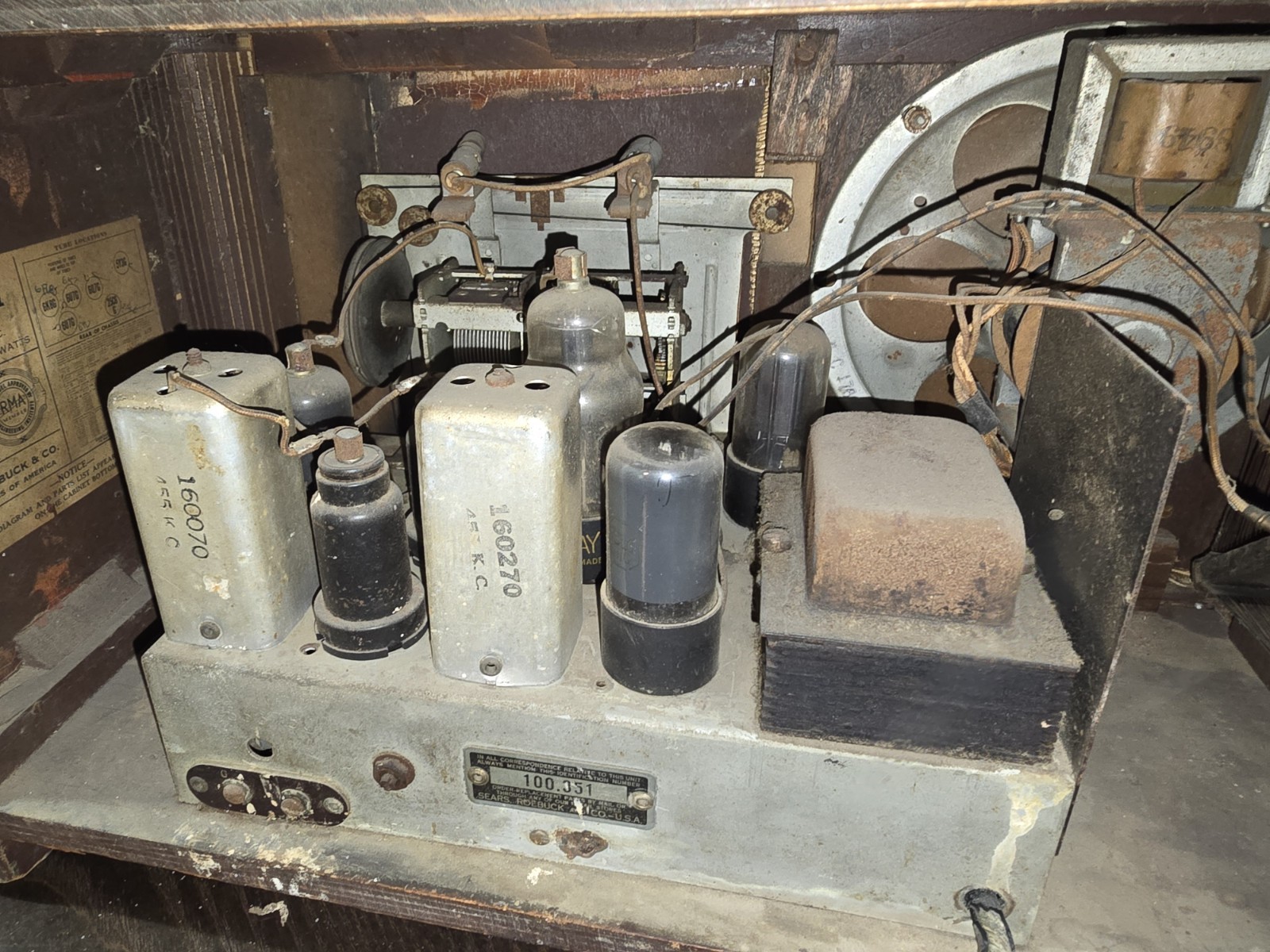1940s Vintage Silvertone R1261 Sears Roebuck Radio WORKS