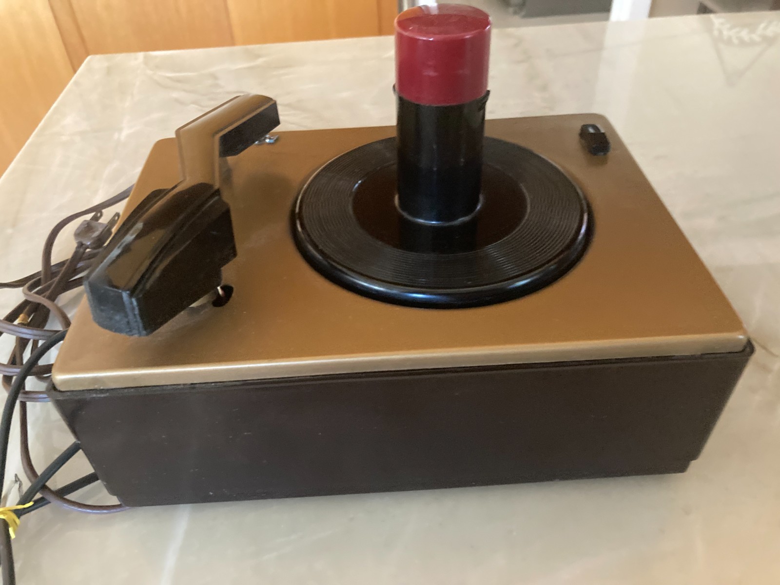 VINTAGE RCA VICTOR 1950 TURN TABLE MODEL 45 J-2. 1 OWNER. WORKS. “NICE”
