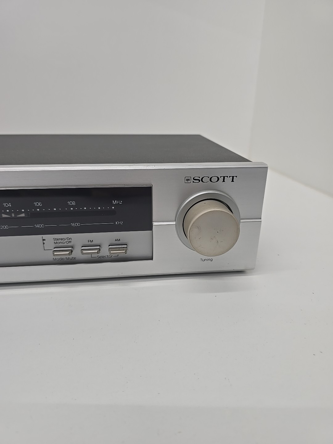 1981 H.H. Scott Electronics 528T AM/FM Stereo Tuner Component tested