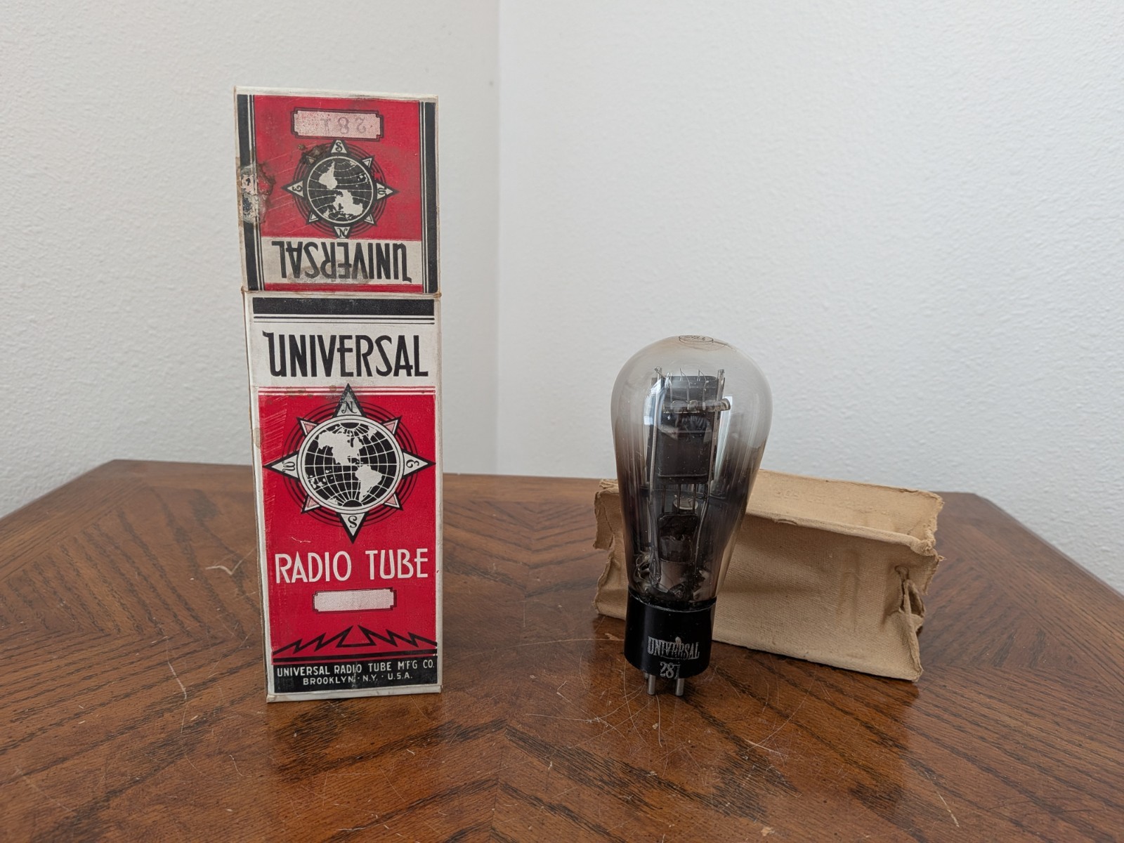 Universal Globe 281 81 Rectifier Tube