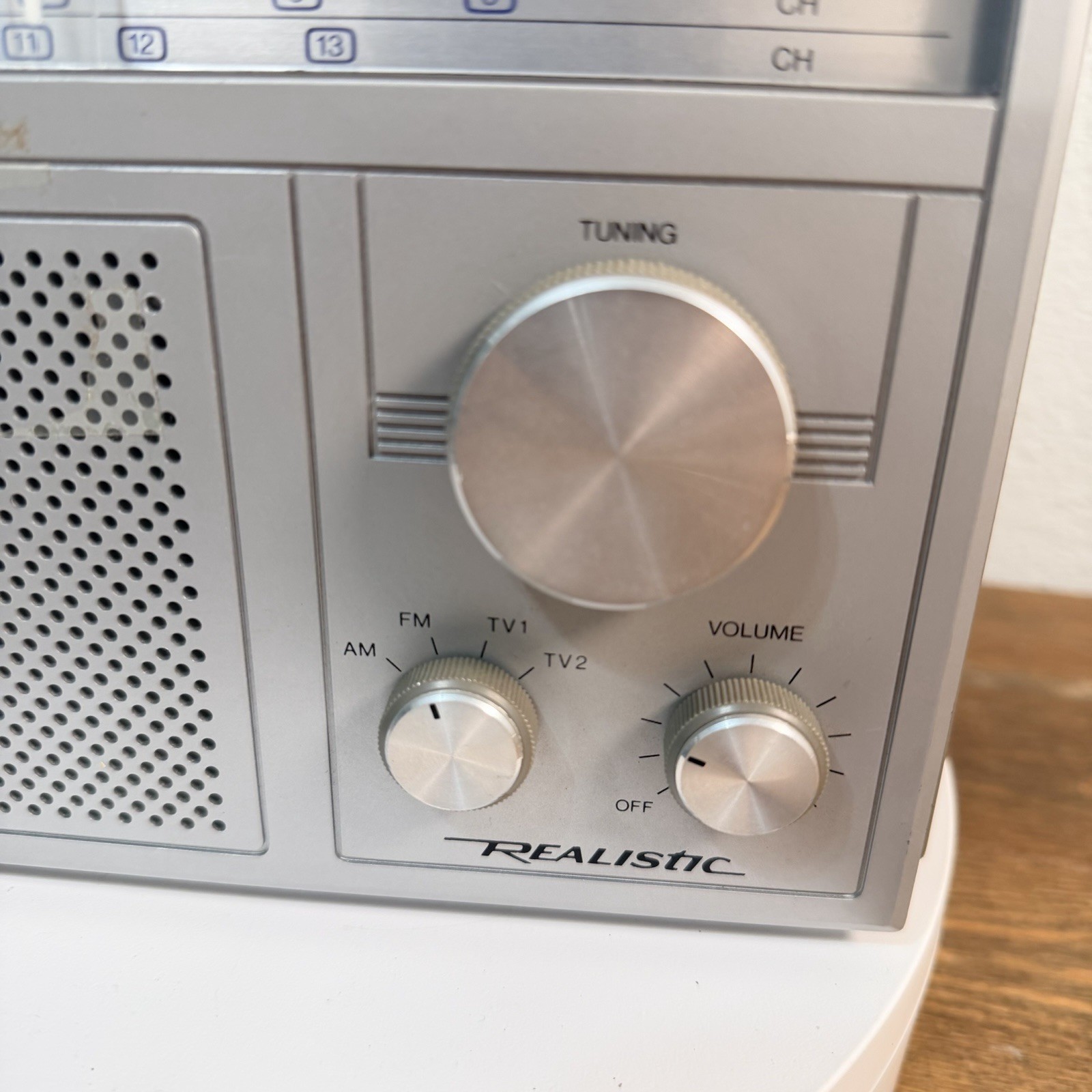 Vintage Realistic Portavision 40 Radio 12 648 AM FM TV 4 Band TESTED